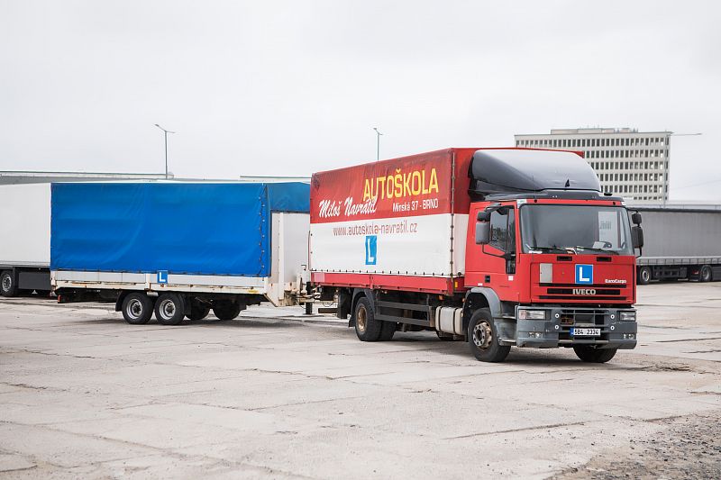 IVECO Eurocargo ML 150 + tandemový přívěs Obermaier