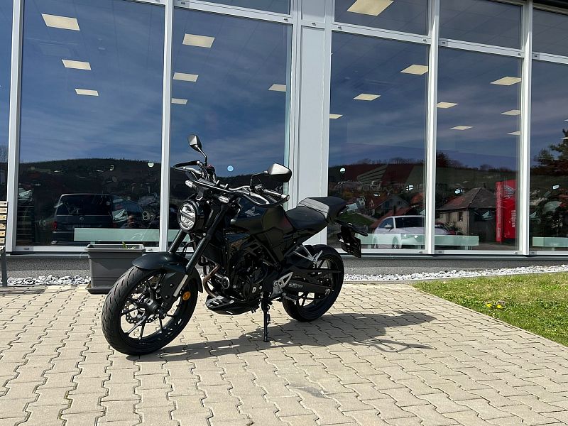 NOVÝ MOTOCYKL: Honda CB 300 R