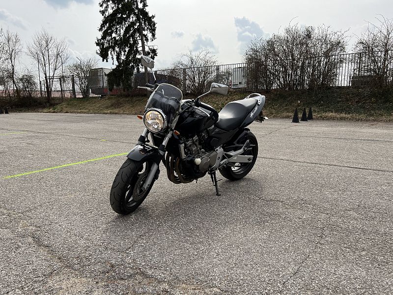 Výcviková motorka Honda Hornet CB600F
