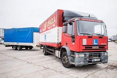 IVECO Eurocargo ML 150 + tandemový přívěs Obermaier