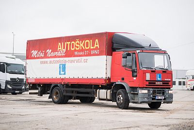 IVECO Eurocargo ML 150 + tandemový přívěs Obermaier